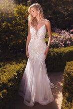 Load image into Gallery viewer, VIKA LACE MERMAID WEDDING GOWN