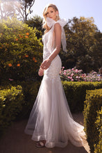 Load image into Gallery viewer, VIKA LACE MERMAID WEDDING GOWN