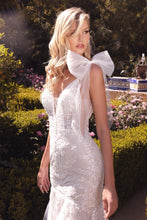 Load image into Gallery viewer, VIKA LACE MERMAID WEDDING GOWN