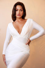 Load image into Gallery viewer, FITTED MERMAID WEDDING GOWN