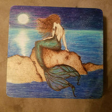 Load image into Gallery viewer, Mermaid - Custom Pyrography Artwork Wooden Cigar Box.
