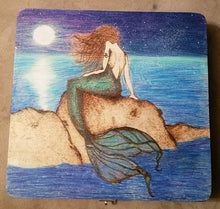 Load image into Gallery viewer, Mermaid - Custom Pyrography Artwork Wooden Cigar Box.
