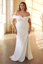 Load image into Gallery viewer, MODERN CURVE FITTING BRIDAL GOWN
