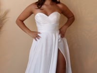 Load and play video in Gallery viewer, STRAPLESS SATIN BRIDAL BALL GOWN
