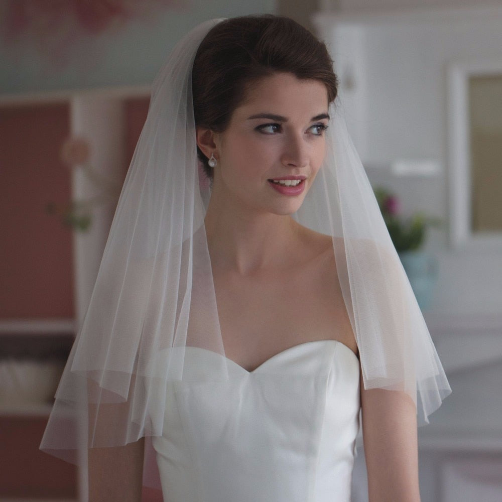 20 Timelessly Beautiful Blusher Short Veils We Love! - Praise Wedding